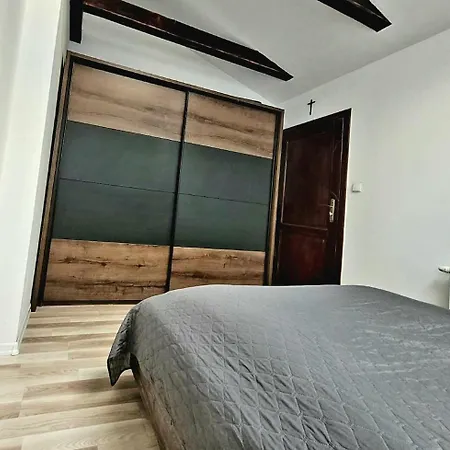 Golden Middle Point - Location In Apartman *