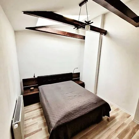 Golden Middle Point - Location In *